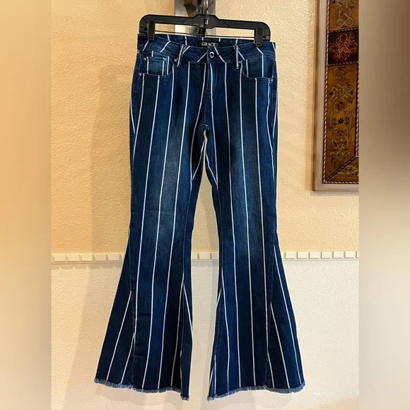 Flare/ bootcut/ bell bottom jeans w/ frayed hem striped Mid rise. Grace in LA 28 - Picture 3 of 12
